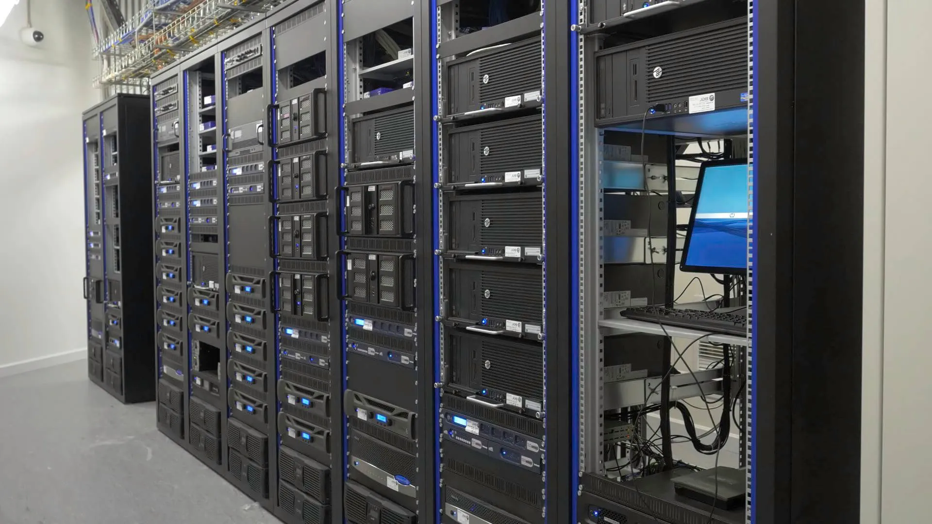 υπερσύγχρονο κέντρο δεδομένων